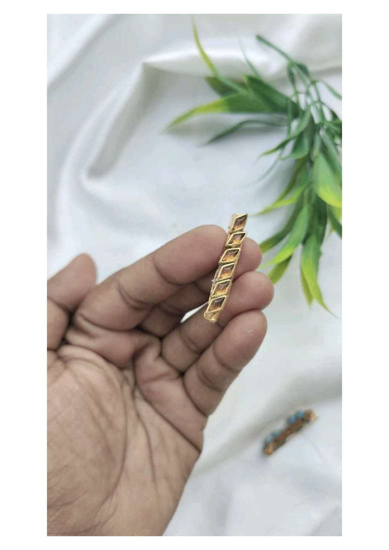 Lotus with crystal brooch pin